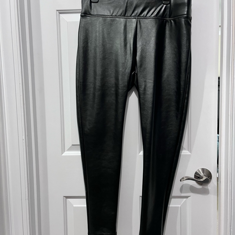 Vince Camuto Black Leggings with Shiny Finish